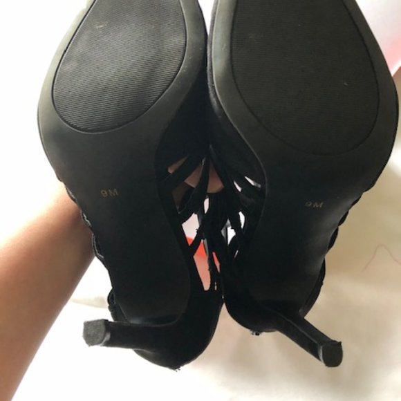 G by GUESS Dareful Faux Suede Black Heels 9M - Picture 3 of 5